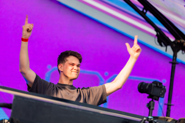 Devin Wild releases brand new experimental EP 'Among The Noise'