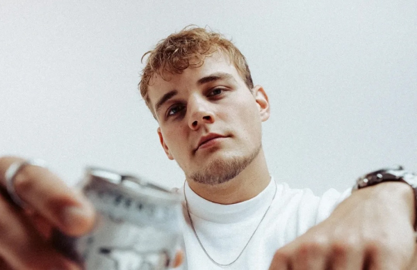 ERABREAK unleashes his full potential on his first EP ever: ‘EXPOSE’